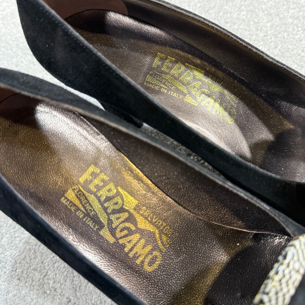 Vintage Salvatore Ferragamo Pilgrim Black Suede Block Heel Pump Buckle 8AA Italy - Picture 12 of 16
